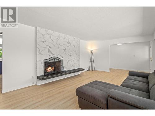 1445 Alta Vista Road, Kelowna, BC - Indoor Photo Showing Living Room With Fireplace