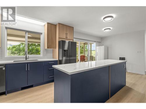 1445 Alta Vista Road, Kelowna, BC - Indoor Photo Showing Kitchen