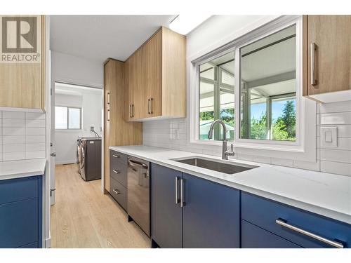 1445 Alta Vista Road, Kelowna, BC - Indoor Photo Showing Kitchen With Upgraded Kitchen