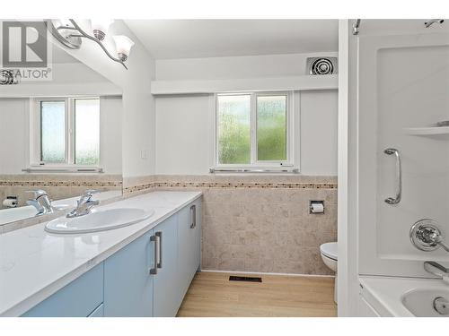 1445 Alta Vista Road, Kelowna, BC - Indoor Photo Showing Bathroom