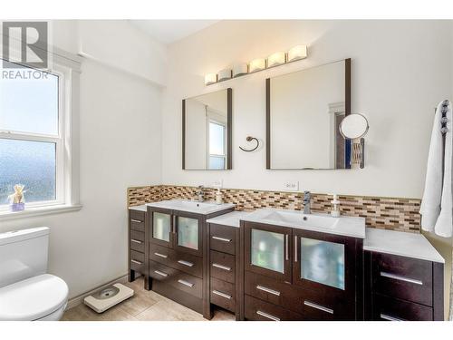 2734 Sugosa Place, West Kelowna, BC - Indoor Photo Showing Bathroom