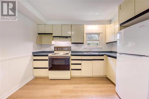 1940 London Line Unit# 67, Sarnia, ON - Indoor Photo Showing Kitchen With Double Sink