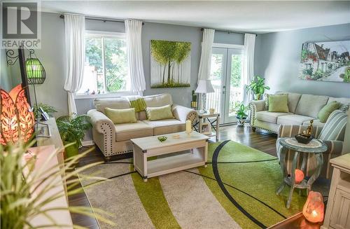 382 Morris Street, Pembroke, ON - Indoor Photo Showing Living Room