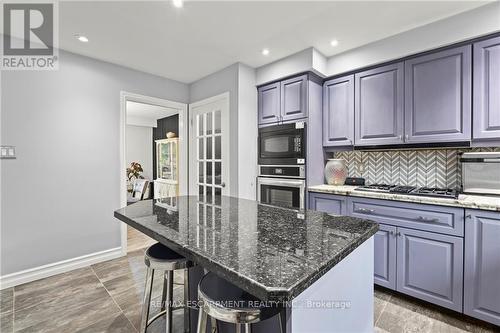 19 Minstrel Court, Hamilton (Mountview), ON - Indoor Photo Showing Kitchen With Upgraded Kitchen