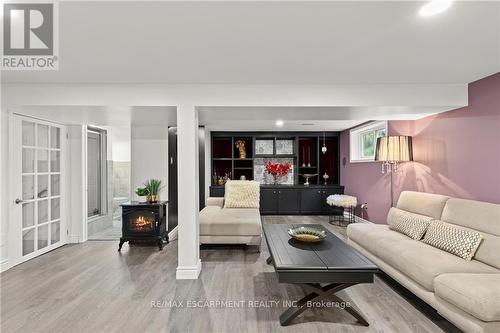 19 Minstrel Court, Hamilton (Mountview), ON - Indoor Photo Showing Living Room