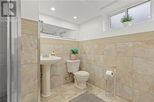 19 Minstrel Court, Hamilton (Mountview), ON - Indoor Photo Showing Bathroom