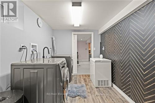 19 Minstrel Court, Hamilton (Mountview), ON - Indoor Photo Showing Laundry Room