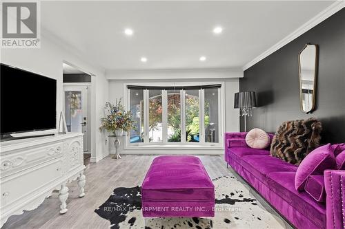 19 Minstrel Court, Hamilton (Mountview), ON - Indoor Photo Showing Living Room