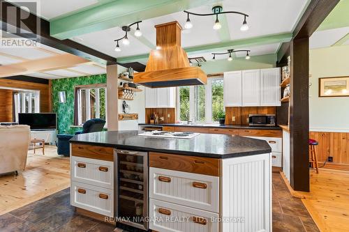 63023 Perry Road, Wainfleet, ON - Indoor Photo Showing Kitchen