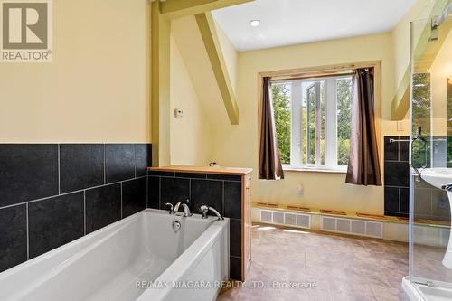 63023 Perry Road, Wainfleet, ON - Indoor Photo Showing Bathroom