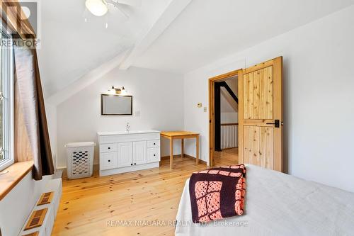 63023 Perry Road, Wainfleet, ON - Indoor Photo Showing Bedroom