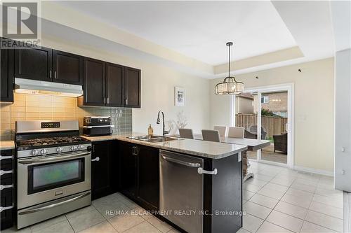 4456 Saw Mill Drive, Niagara Falls, ON - Indoor Photo Showing Kitchen With Double Sink