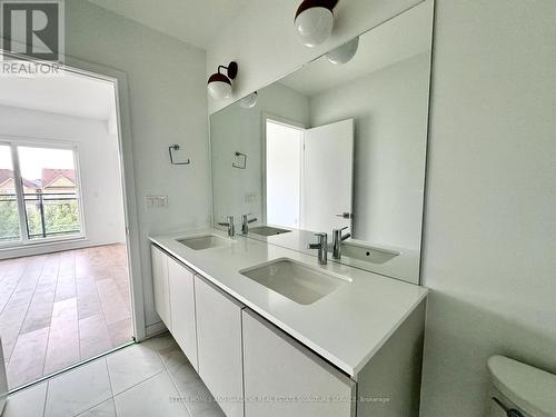 3045 Trailside Drive, Oakville, ON - Indoor Photo Showing Bathroom