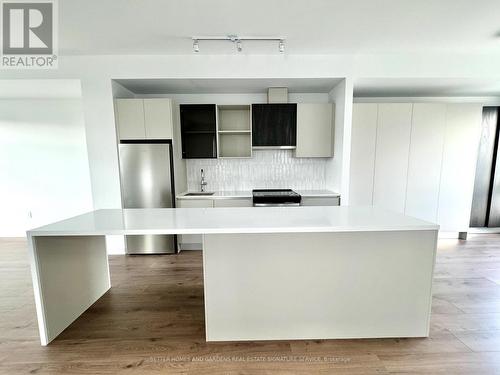 3045 Trailside Drive, Oakville, ON - Indoor Photo Showing Kitchen