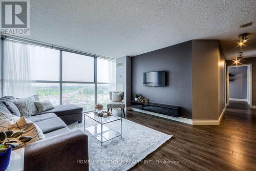 1015 - 35 Trailwood Drive, Mississauga (Hurontario), ON - Indoor Photo Showing Living Room