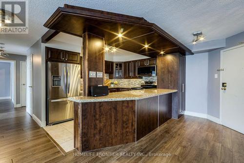 1015 - 35 Trailwood Drive, Mississauga (Hurontario), ON - Indoor Photo Showing Kitchen