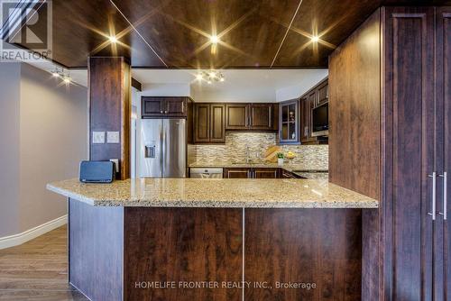 1015 - 35 Trailwood Drive, Mississauga (Hurontario), ON - Indoor Photo Showing Kitchen