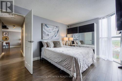 1015 - 35 Trailwood Drive, Mississauga (Hurontario), ON - Indoor Photo Showing Bedroom