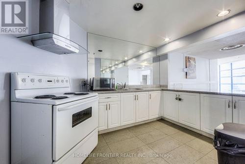 1015 - 35 Trailwood Drive, Mississauga (Hurontario), ON - Indoor Photo Showing Kitchen