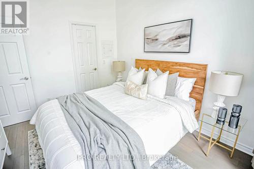 105 - 339 Rathburn Road W, Mississauga (City Centre), ON - Indoor Photo Showing Bedroom