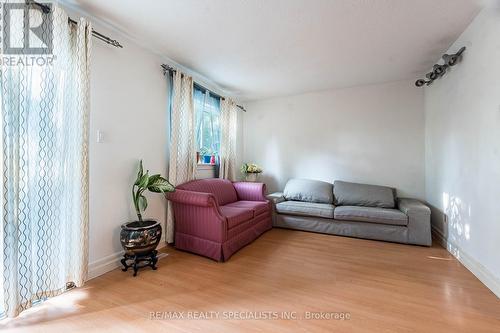 28 - 900 Central Park Drive, Brampton, ON - Indoor Photo Showing Living Room