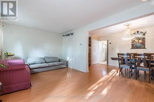 28 - 900 Central Park Drive, Brampton, ON - Indoor Photo Showing Living Room