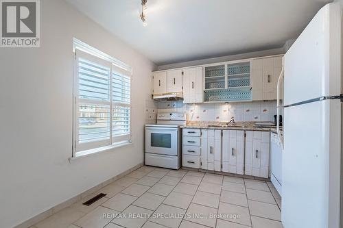 28 - 900 Central Park Drive, Brampton, ON - Indoor Photo Showing Kitchen