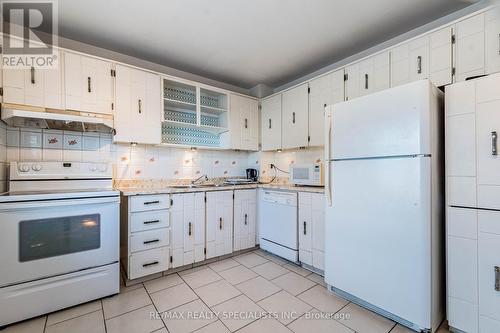 28 - 900 Central Park Drive, Brampton, ON - Indoor Photo Showing Kitchen