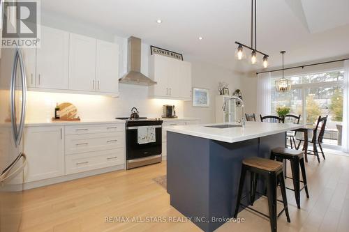 37 Howard Williams Court, Uxbridge, ON - Indoor Photo Showing Kitchen With Upgraded Kitchen