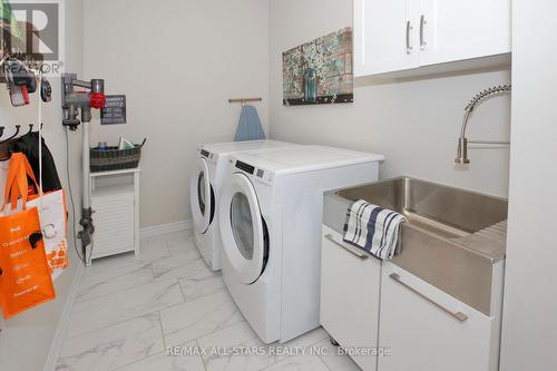 37 Howard Williams Court, Uxbridge, ON - Indoor Photo Showing Laundry Room