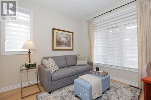 37 Howard Williams Court, Uxbridge, ON - Indoor Photo Showing Living Room