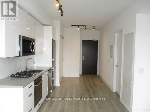 1906 - 55 Ontario Street, Toronto (Moss Park), ON - Indoor Photo Showing Kitchen With Upgraded Kitchen