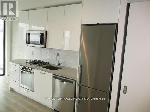 1906 - 55 Ontario Street, Toronto (Moss Park), ON - Indoor Photo Showing Kitchen With Upgraded Kitchen