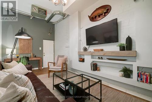 202 Scarboro Crescent, Toronto (Cliffcrest), ON - Indoor Photo Showing Living Room