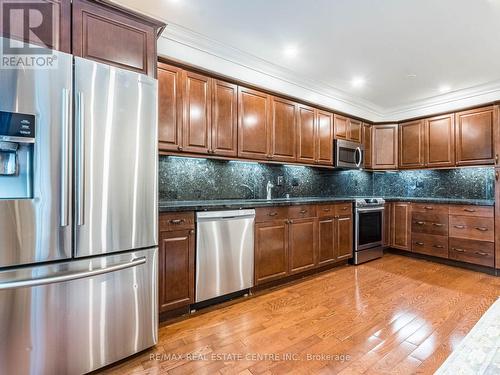 35 - 38 Fairview Road W, Mississauga (Fairview), ON - Indoor Photo Showing Kitchen With Stainless Steel Kitchen