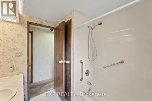 31 Kelsey Crescent, Georgina (Sutton & Jackson'S Point), ON - Indoor Photo Showing Bathroom