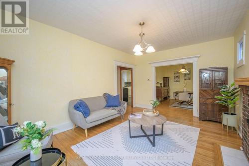 39 Court Street N, Milton (Old Milton), ON - Indoor Photo Showing Living Room