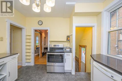 39 Court Street N, Milton, ON - Indoor Photo Showing Kitchen