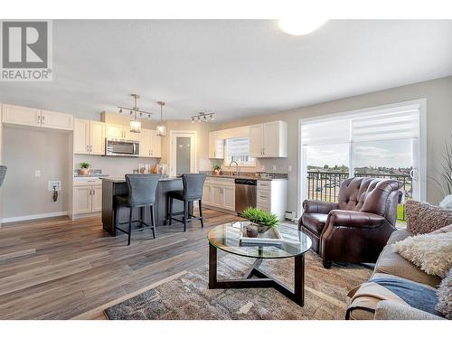 5640 51St Street Unit# 203, Osoyoos, BC - Indoor Photo Showing Living Room