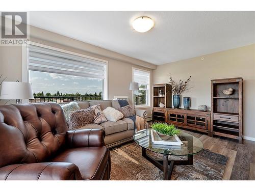 5640 51St Street Unit# 203, Osoyoos, BC - Indoor Photo Showing Living Room