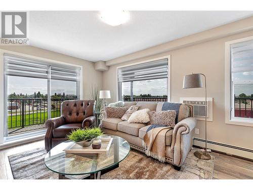 5640 51St Street Unit# 203, Osoyoos, BC - Indoor Photo Showing Living Room