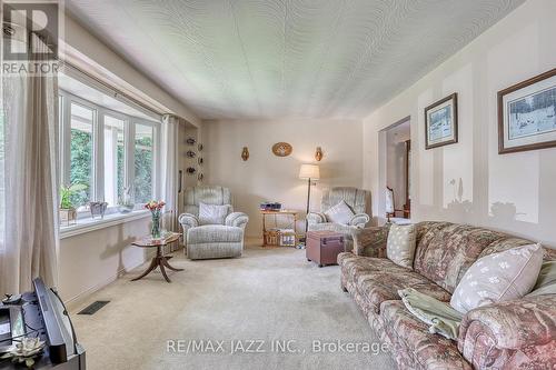 3 Strike Avenue, Clarington (Bowmanville), ON - Indoor Photo Showing Living Room