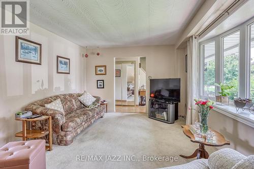 3 Strike Avenue, Clarington (Bowmanville), ON - Indoor Photo Showing Living Room