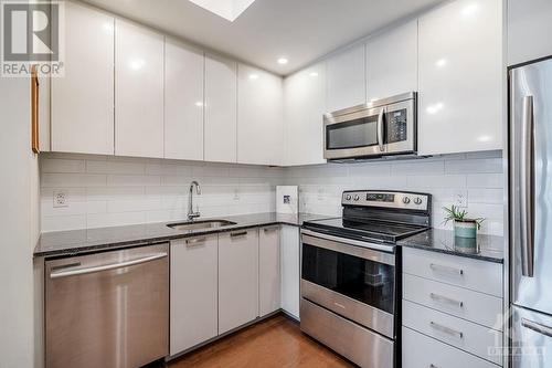 2785 Baseline Road Unit#102, Ottawa, ON - Indoor Photo Showing Kitchen With Stainless Steel Kitchen With Upgraded Kitchen