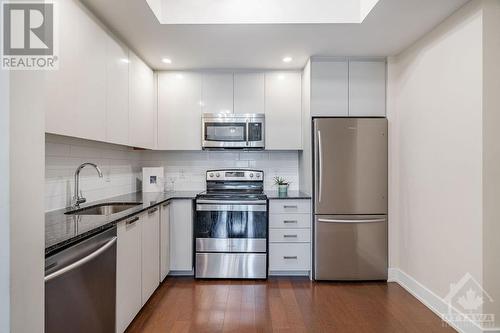 2785 Baseline Road Unit#102, Ottawa, ON - Indoor Photo Showing Kitchen With Stainless Steel Kitchen With Upgraded Kitchen