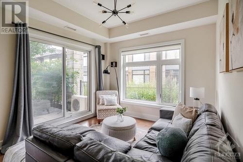 2785 Baseline Road Unit#102, Ottawa, ON - Indoor Photo Showing Living Room