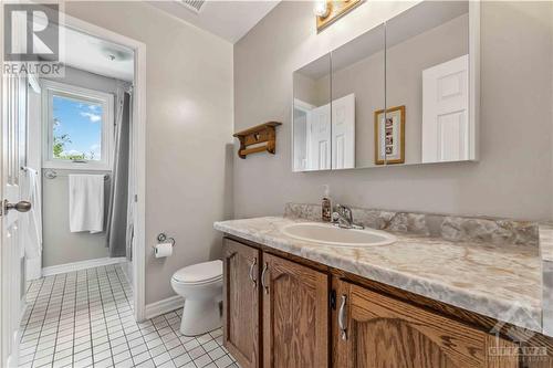 26 Fortune Street, Richmond, ON - Indoor Photo Showing Bathroom