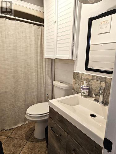 1217 Goulais Ave, Sault Ste. Marie, ON - Indoor Photo Showing Bathroom