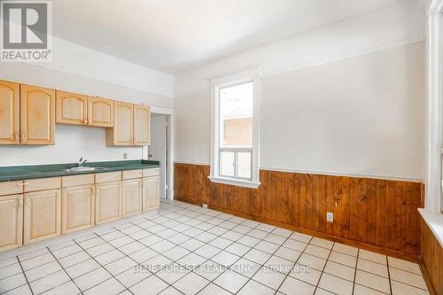 42 Terrace Street, London, ON - Indoor Photo Showing Kitchen