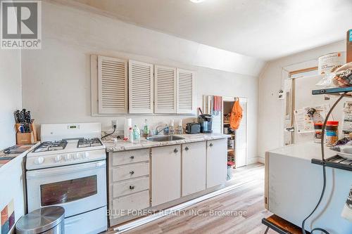 42 Terrace Street, London, ON - Indoor Photo Showing Kitchen